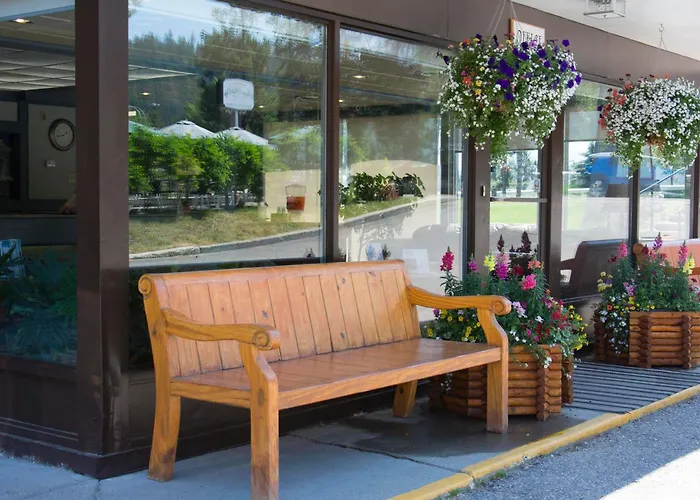 Tonquin Inn